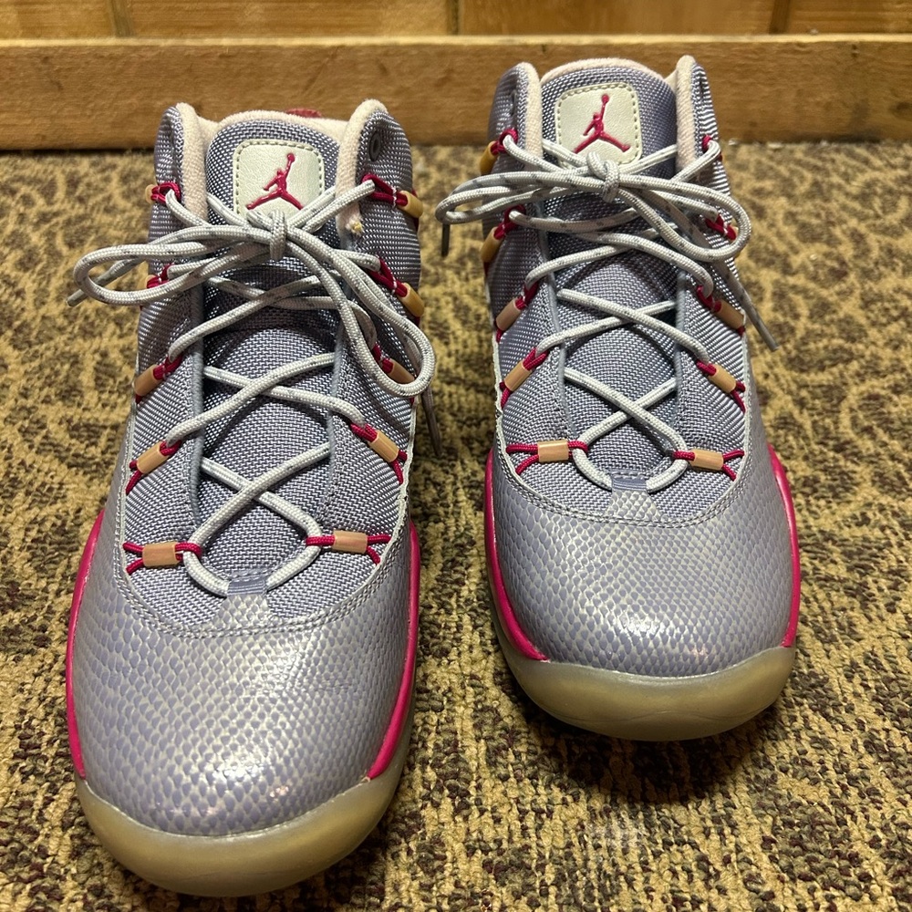 Youth Size 6.5 Air Jordan Prime Flight GS 'Hyper Fuchsia' sneakers.